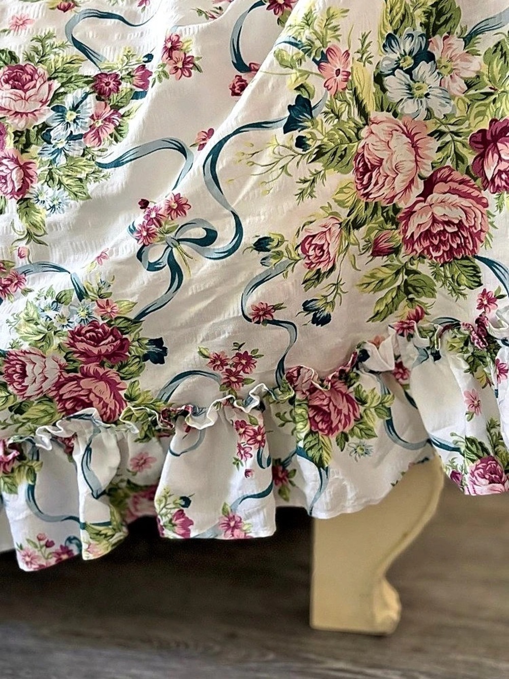 (Queen) Floral Ruffle Cottage Bedspread - Picture 2 of 7